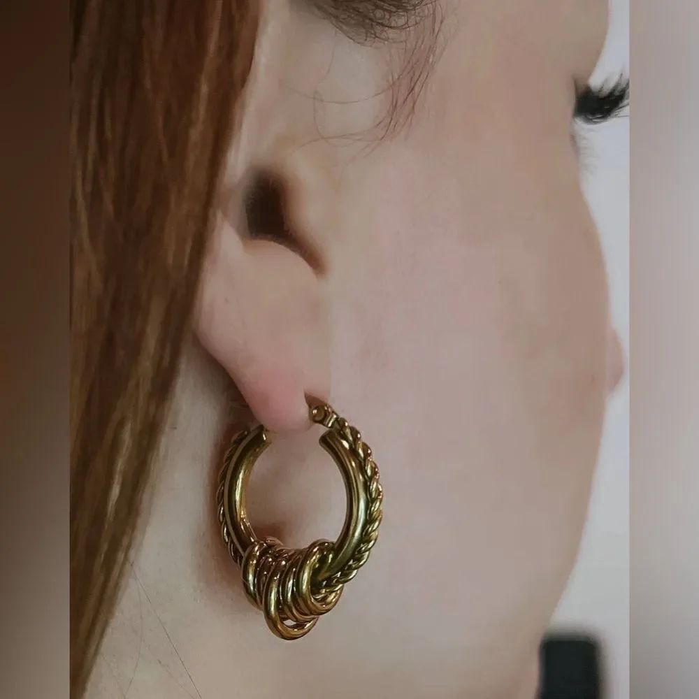 gold hoop earrings H175